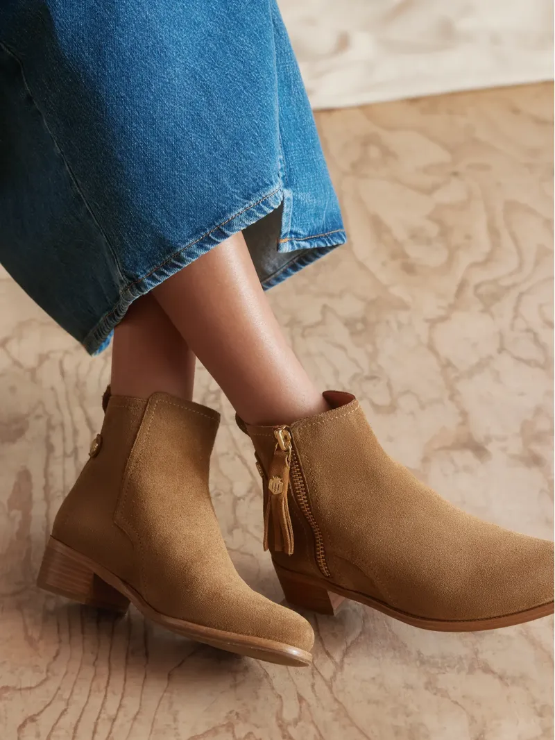 Fairfax and Favor Flat Oakham Ankle Boot in Tan Suede-4